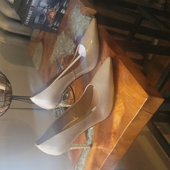 Shoes - Picture 1 of 4